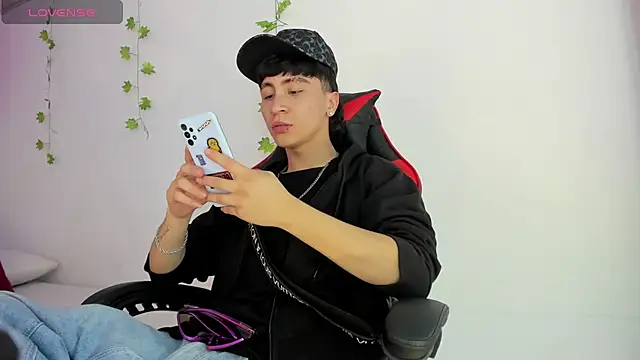 XaanderGrey online show from December 13, 7:53 pm