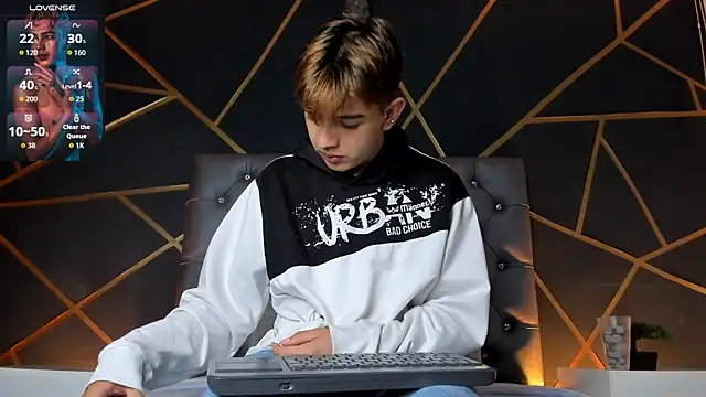 Lian Miller1  online show from January 9, 12:32 pm