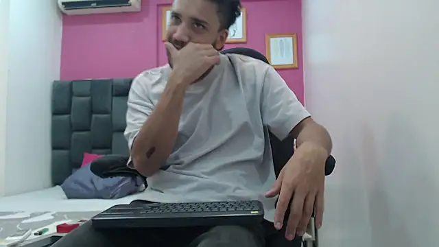 Juan FelipeX01 online show from October 20, 4:55 pm