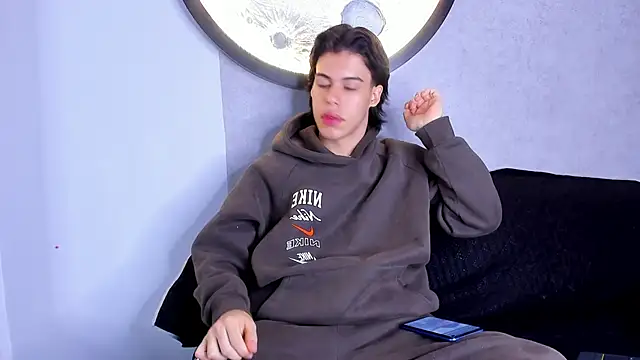Snapshot of Lucian_grey chatting on October 17, 4:49 am Lucian grey online show from October 17, 4:49 am
