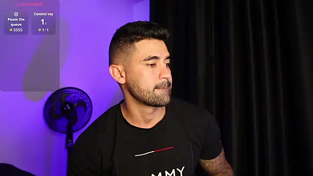 Snapshot of SOY_MIKE chatting on October 21, 10:56 pm SOY MIKE online show from October 21, 10:56 pm