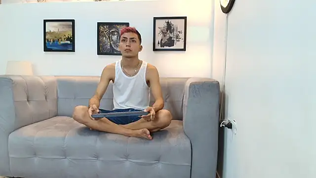 VERY HOT GUYS online show from December 14, 2:18 am