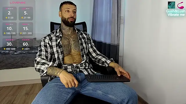 Snapshot of MasculineGuy99 chatting on October 20, 7:23 am MasculineGuy99 online show from October 20, 7:23 am
