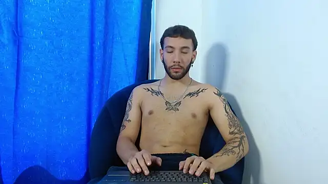 angel kyrozz online show from October 15, 7:10 pm