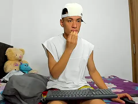 dylan navas online show from November 30, 9:39 pm