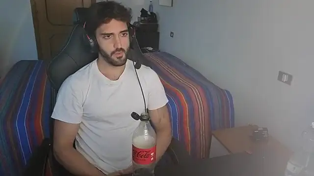 Al3xox02 online show from April 13, 5:46 pm