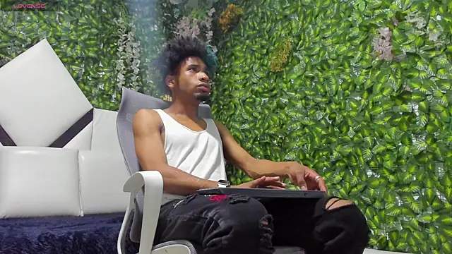 REDBRYAN EBANO online show from October 21, 9:06 pm