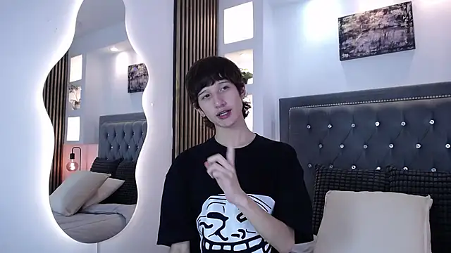 Emo Boy  online show from March 6, 8:39 pm