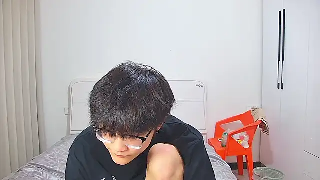 KK-cuteboy online show from May 28, 1:09 pm