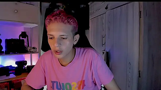 tylernova online show from November 21, 4:00 am