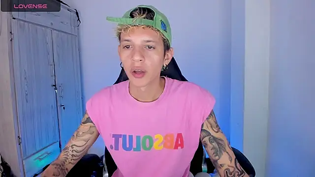 tylernova online show from April 15, 4:12 am