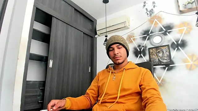 Snapshot of jhapsson_wong chatting on October 11, 3:05 pm jhapsson wong online show from October 11, 3:05 pm