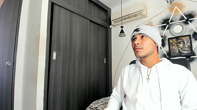 Snapshot of jhapsson_wong chatting on October 10, 2:44 pm jhapsson wong online show from October 10, 2:44 pm