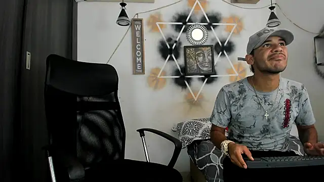 Snapshot of jhapsson_wong chatting on October 14, 3:19 pm jhapsson wong online show from October 14, 3:19 pm