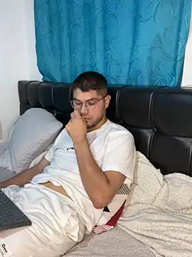 mirallesandbig online show from November 11, 10:59 pm