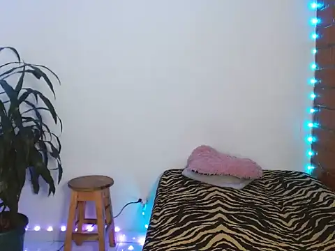 Maax3023 online show from October 25, 1:02 pm