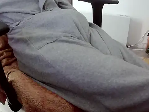 Batboy94 online show from April 16, 9:26 pm