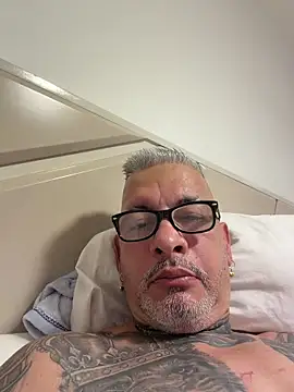 roygomez online show from October 31, 2:57 am