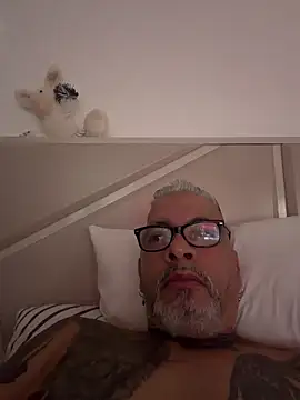 roygomez online show from November 22, 3:28 am