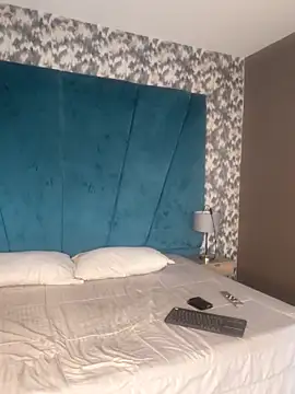 Aaron Eze online show from February 11, 8:25 pm