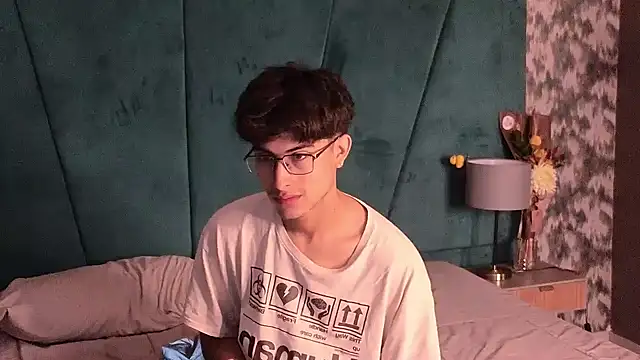 Aaron Eze online show from February 22, 11:06 pm