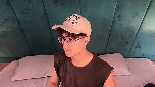 Aaron Eze online show from April 15, 2:17 pm