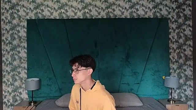 Aaron Eze online show from March 13, 12:13 pm