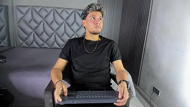 Alan-Smith1 online show from November 24, 7:48 pm