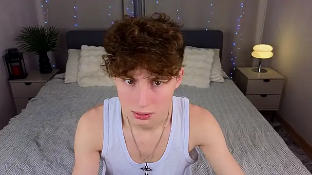 crisp1n online show from November 15, 9:28 pm