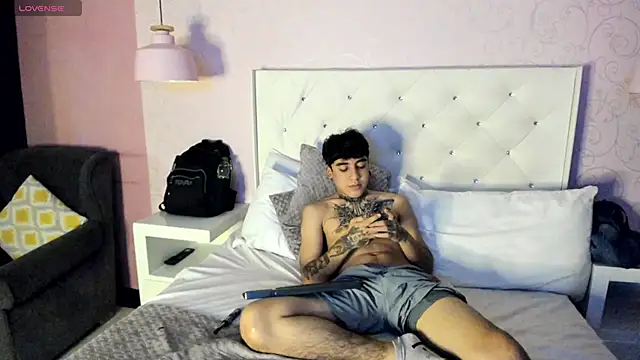 SantiOlsen online show from November 7, 4:38 am