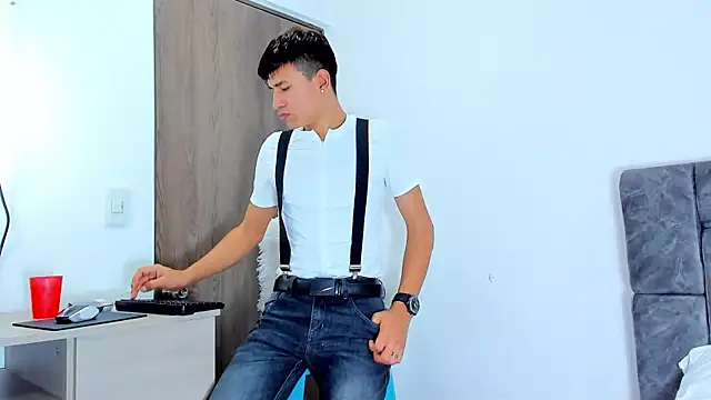 Nicolas Torres  online show from November 17, 2:03 am