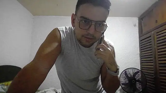 axel jhones  online show from November 4, 10:44 pm