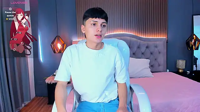 Maxii18  online show from October 31, 7:17 pm