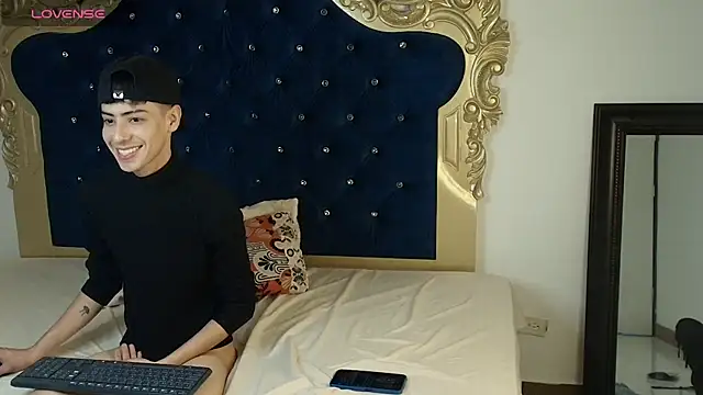 Sebastian Reed online show from October 29, 4:26 am