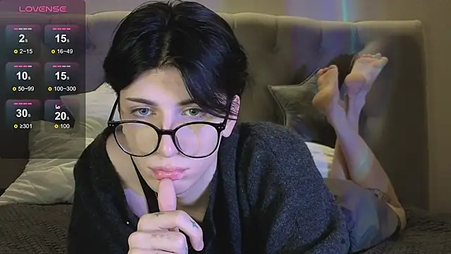 Oliver star boy  online show from February 5, 9:44 pm