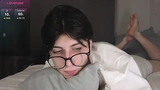 Oliver star boy  online show from December 21, 11:35 pm