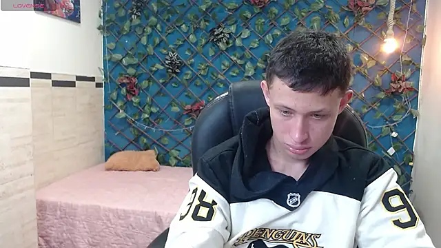 Garuo 18 online show from November 14, 3:31 am