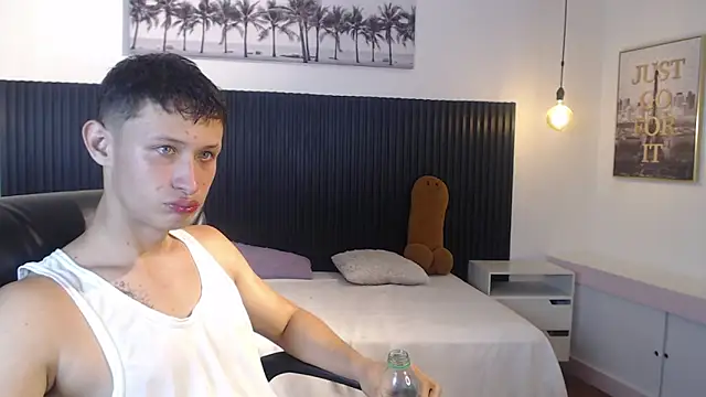 Garuo 18 online show from December 1, 7:17 pm