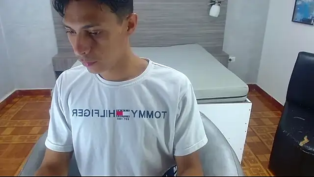 wiltom  online show from November 6, 3:20 am