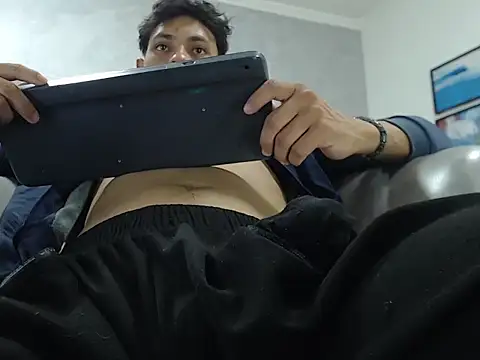 wiltom  online show from November 11, 4:28 am