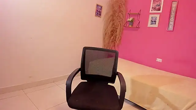 elmasmas01 online show from November 2, 2:27 am