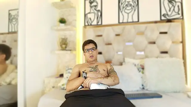 Andrew Haalls online show from November 26, 8:45 pm