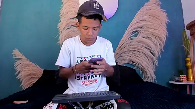 wild best online show from December 4, 7:43 pm