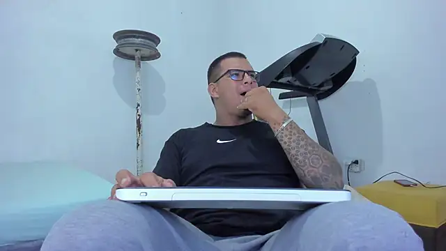 LucassFoster online show from November 13, 8:35 pm