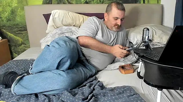 chubbydaddybearluka online show from December 4, 4:08 am