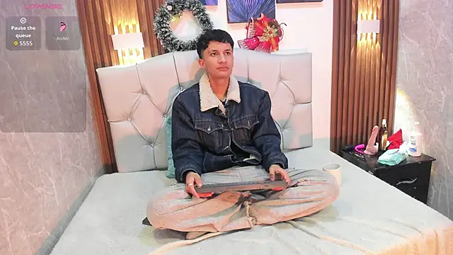 Elian Julian online show from December 4, 11:45 pm