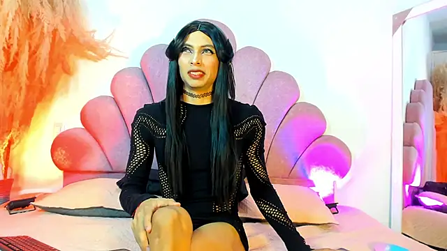 Dominique Rae online show from December 16, 2:35 pm