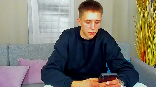 RileyyChasee online show from December 16, 5:09 pm