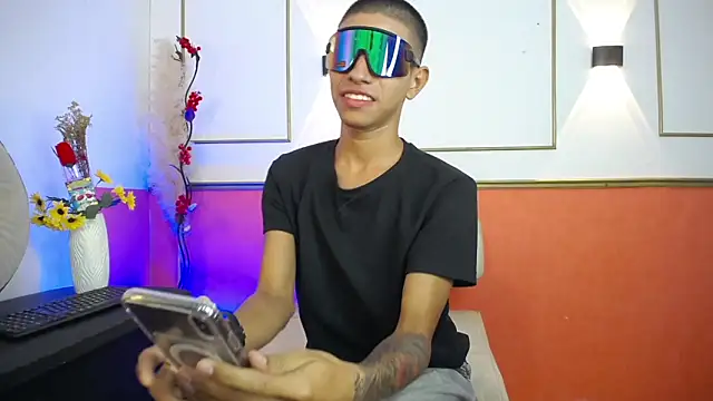 Tessachains 2  online show from December 4, 6:09 am