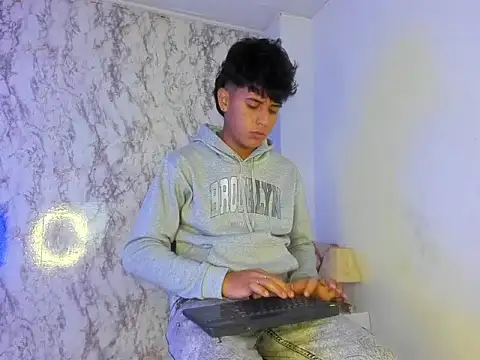 Valentino Lane online show from February 10, 6:18 am